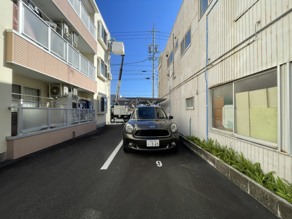 駐車場は奥まった区画なので停めるのに慣れが必要かも