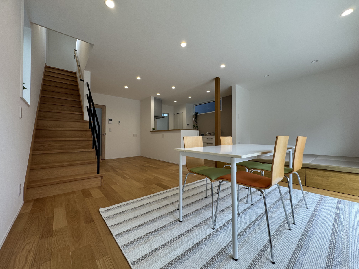 天井はダウンライトですっきり