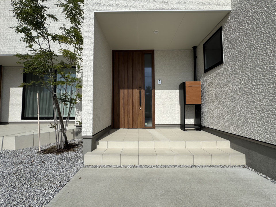 玄関も高級感あり