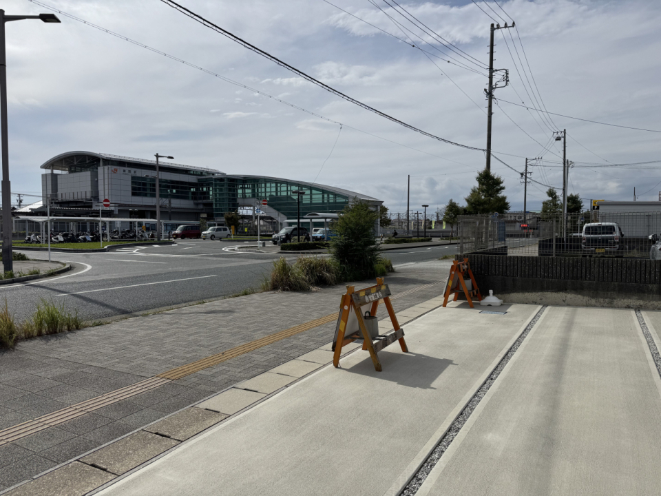 駐車場から舞阪駅が目と鼻の先