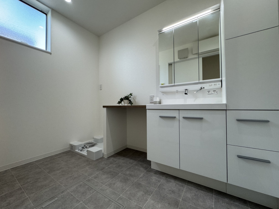 洗面脱衣所も棚があるので、洗濯がしやすそう