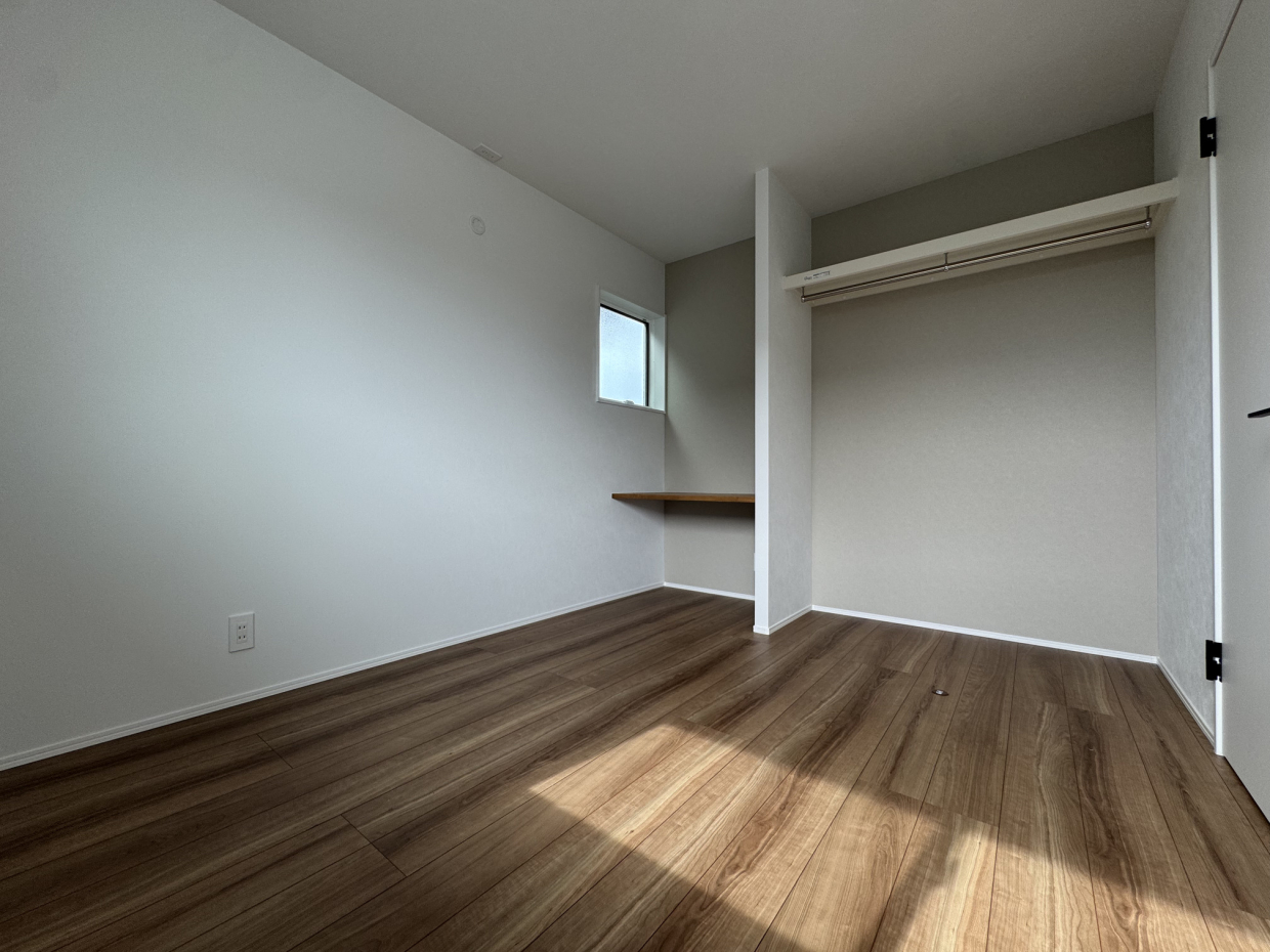 5帖ほどの広さの洋室。子供部屋にどうぞ