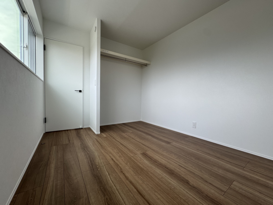 こちらも5帖ほどの洋室