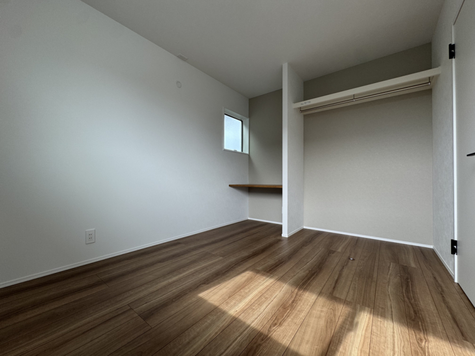 5帖ほどの広さの洋室。子供部屋にどうぞ