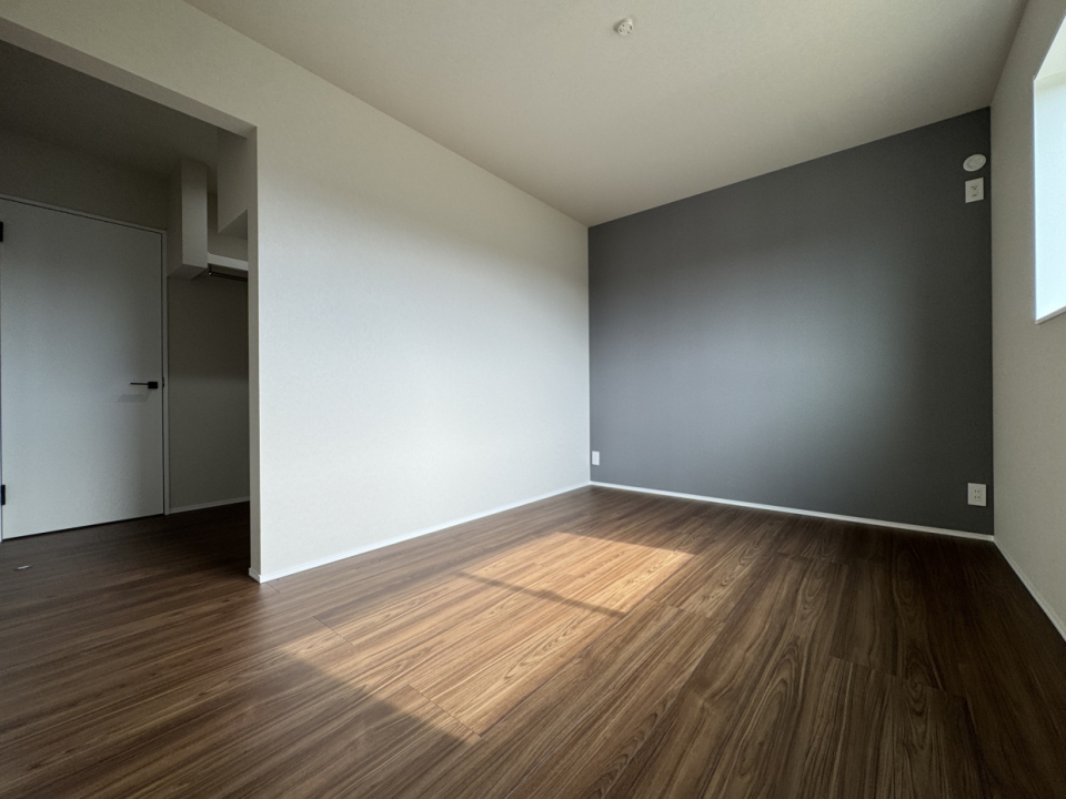 主寝室には広々したWICが付いている