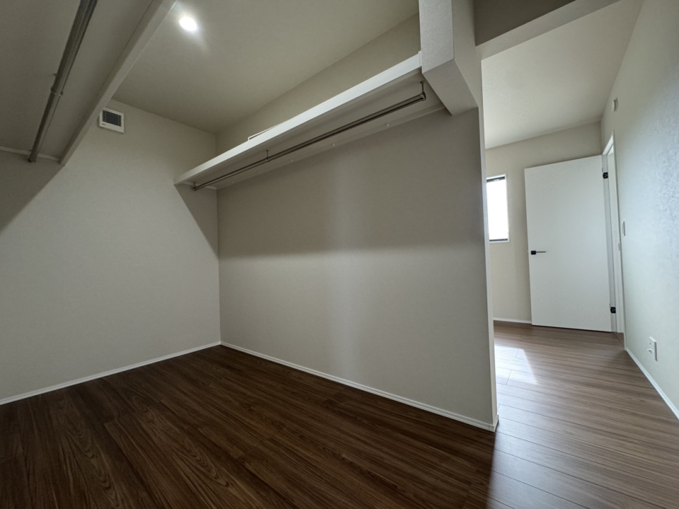 WICは廊下側からも入れるのでファミリークローゼットとして使える