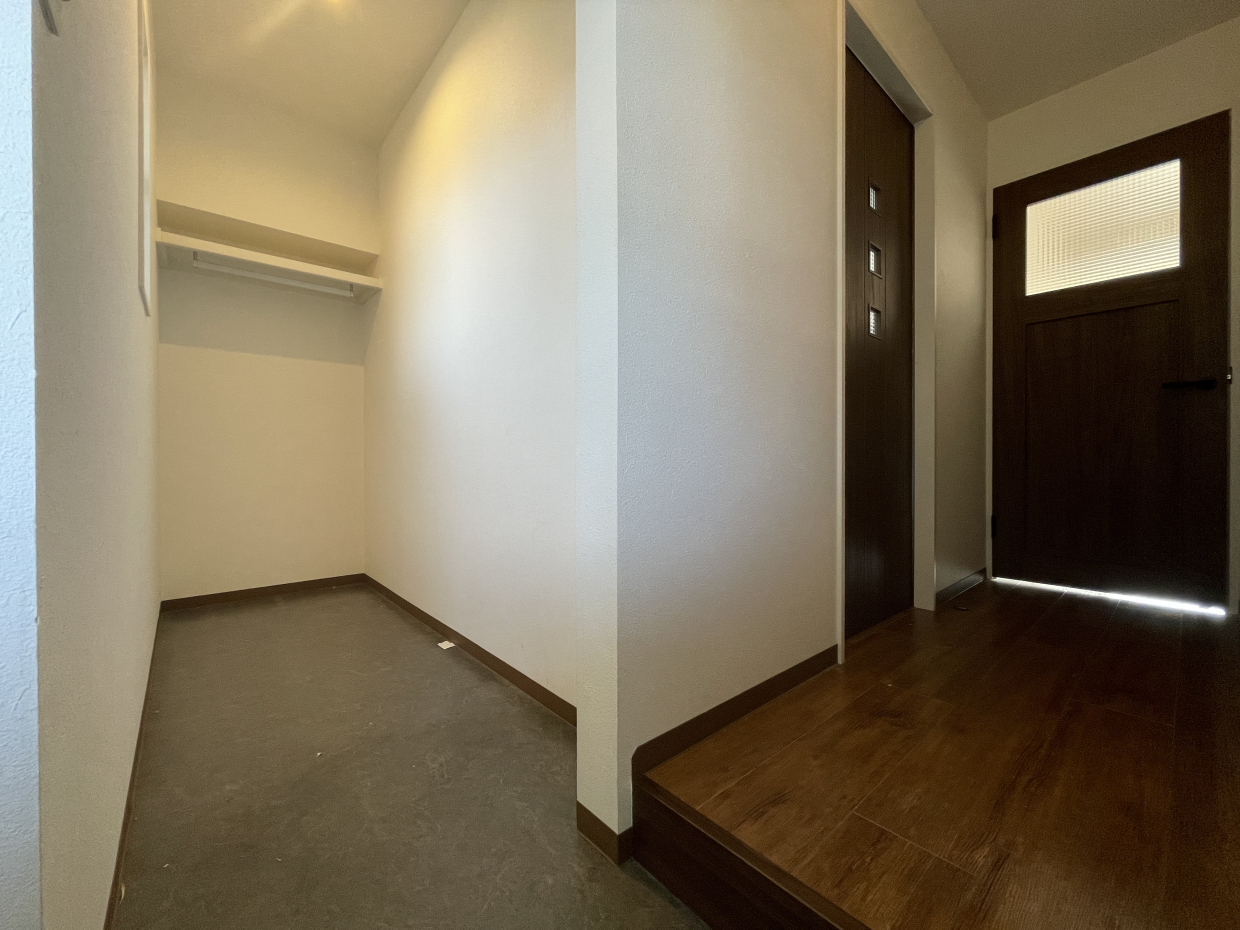 土間収納にあたる物入があるのでゴルフバックなんかも入れて置ける