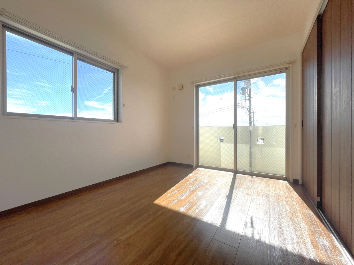 南の洋室5.6帖は2面採光でさらに明るい