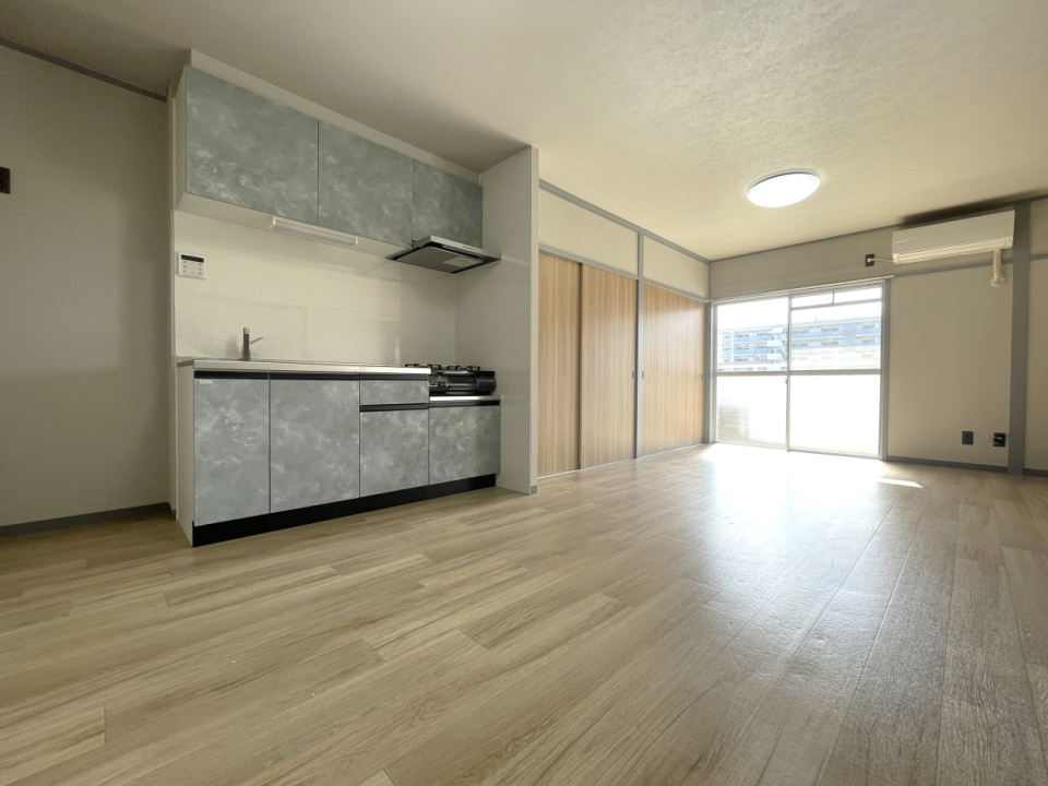 キッチンは壁付タイプ。壁付だからLDKを広く使えます