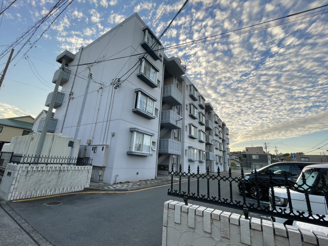 外観。夕方、鱗雲が夕焼けに映えてきれいでした