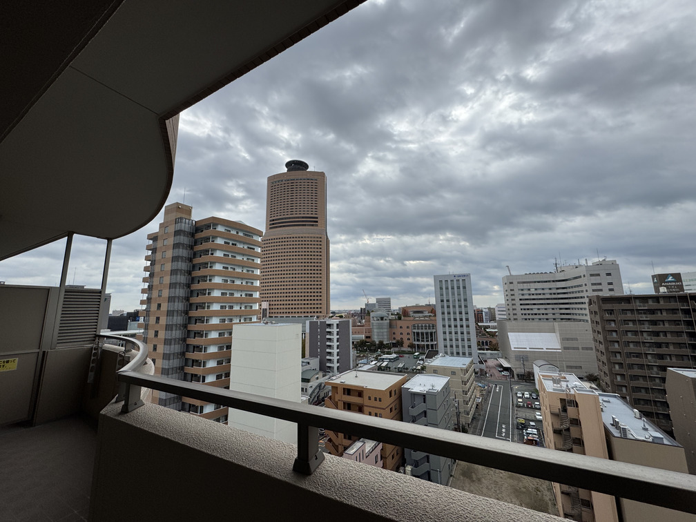 南側のベランダからの眺望。アクトタワーが望める