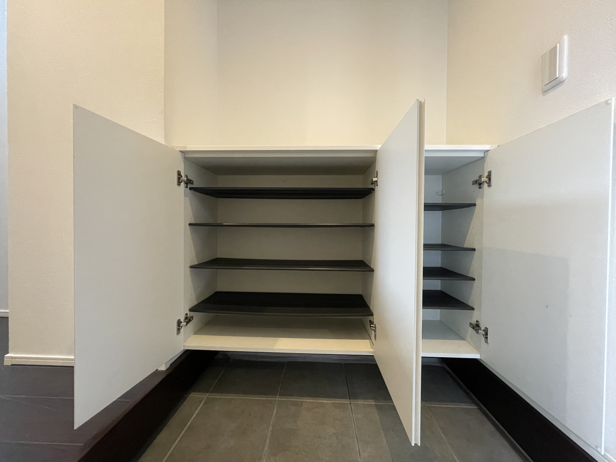 玄関収納。家族にはちょっと小さめかも