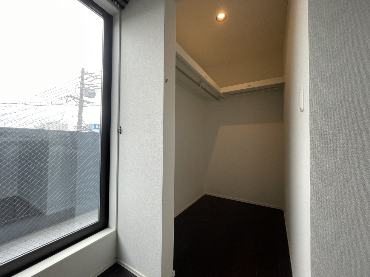 オープンタイプのウォークインクローゼット付き