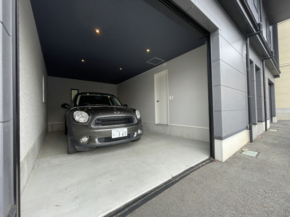 ガレージの広さは15帖と広々