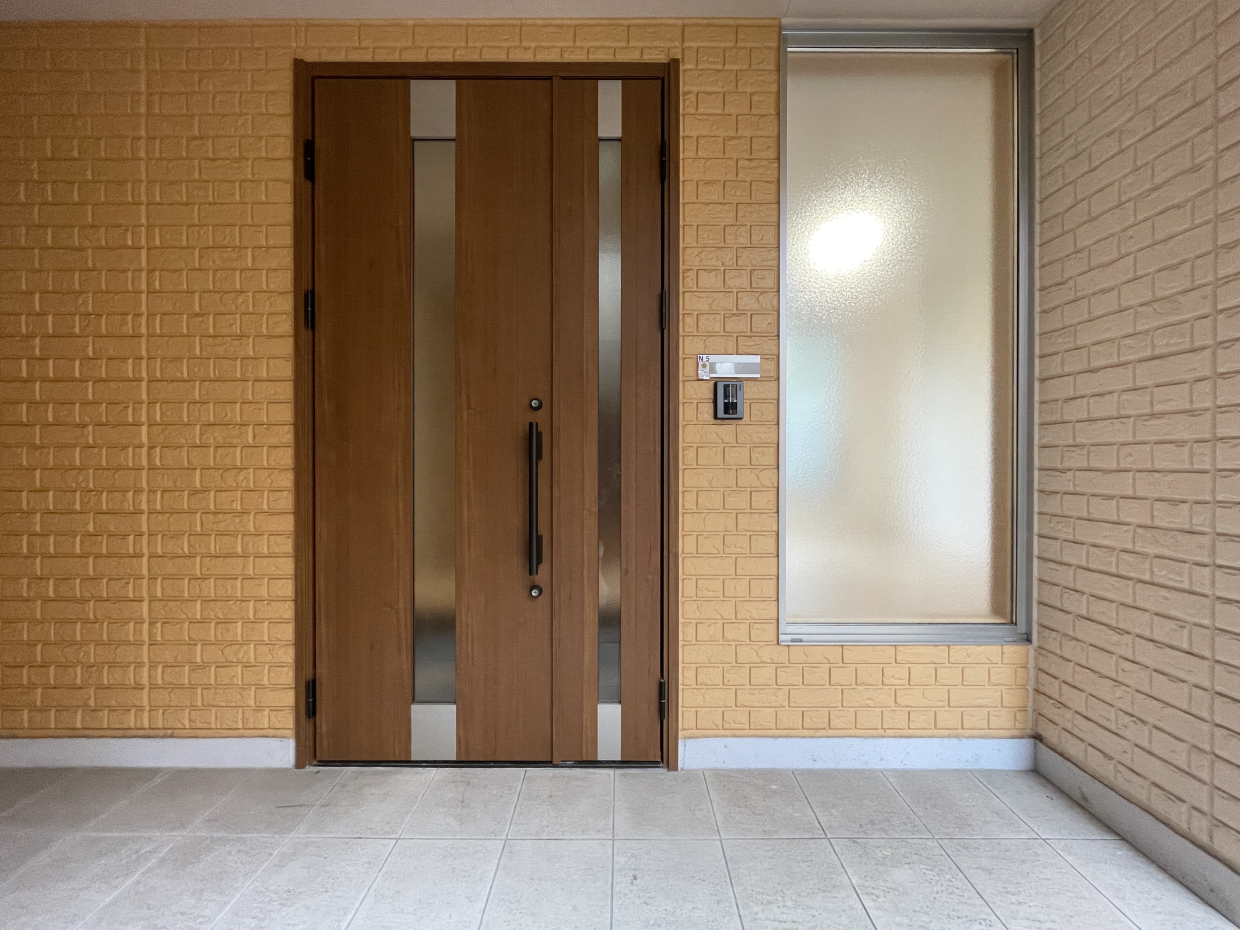 広めの玄関ポーチ