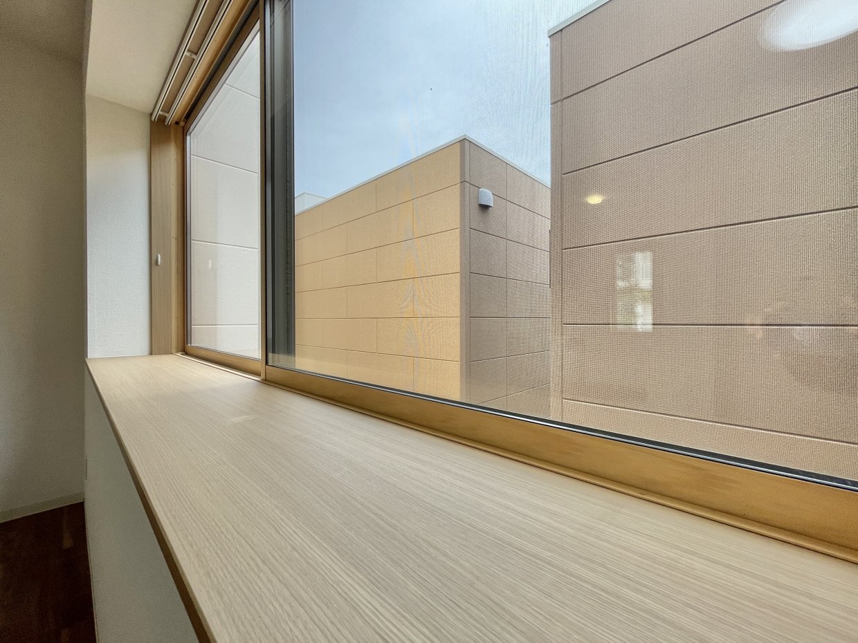 出窓にグリーンを置くのもいいですね