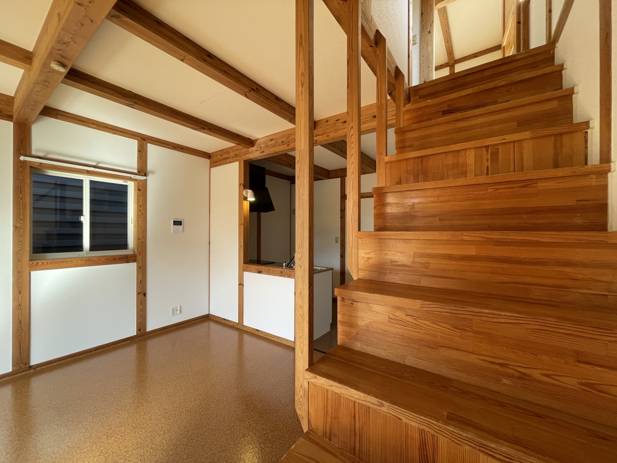 木の階段もいい味