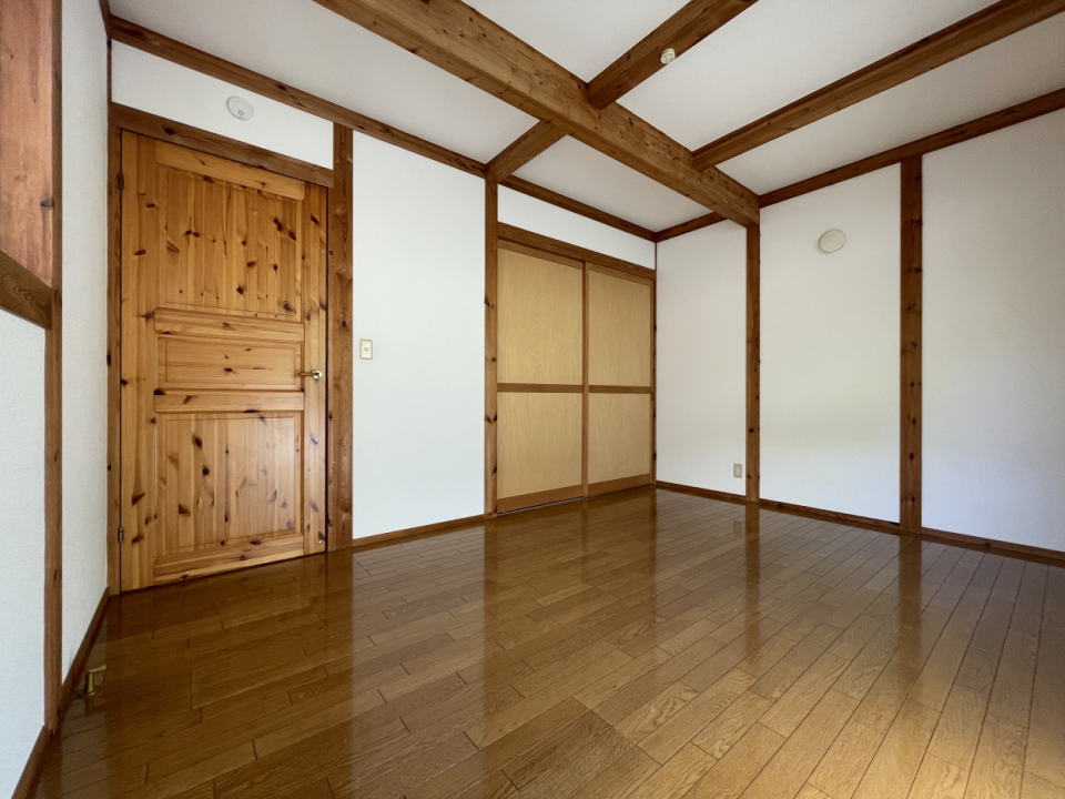 2階の洋室もペンション感