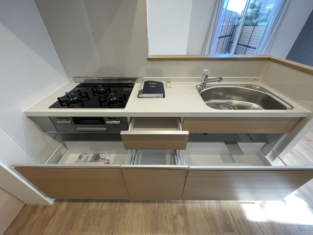 収納力あるシステムキッチン