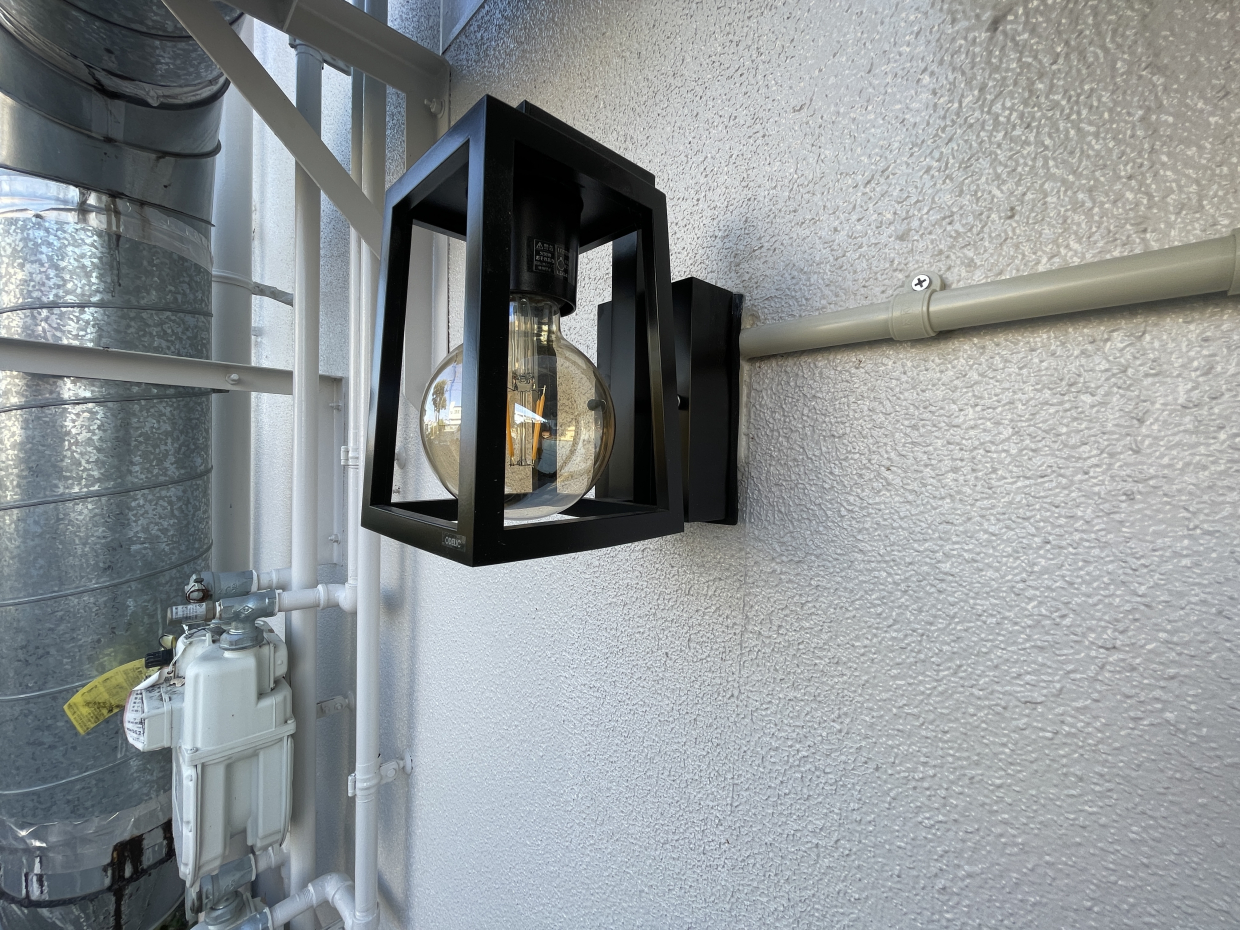 お洒落な街灯がお出迎えしてくれます