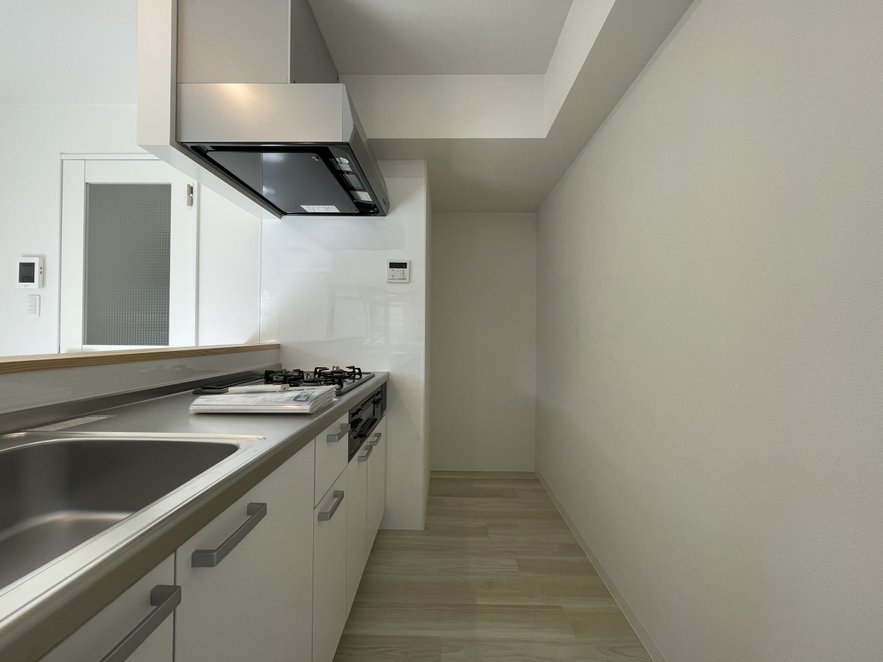 キッチン奥が冷蔵庫置き場