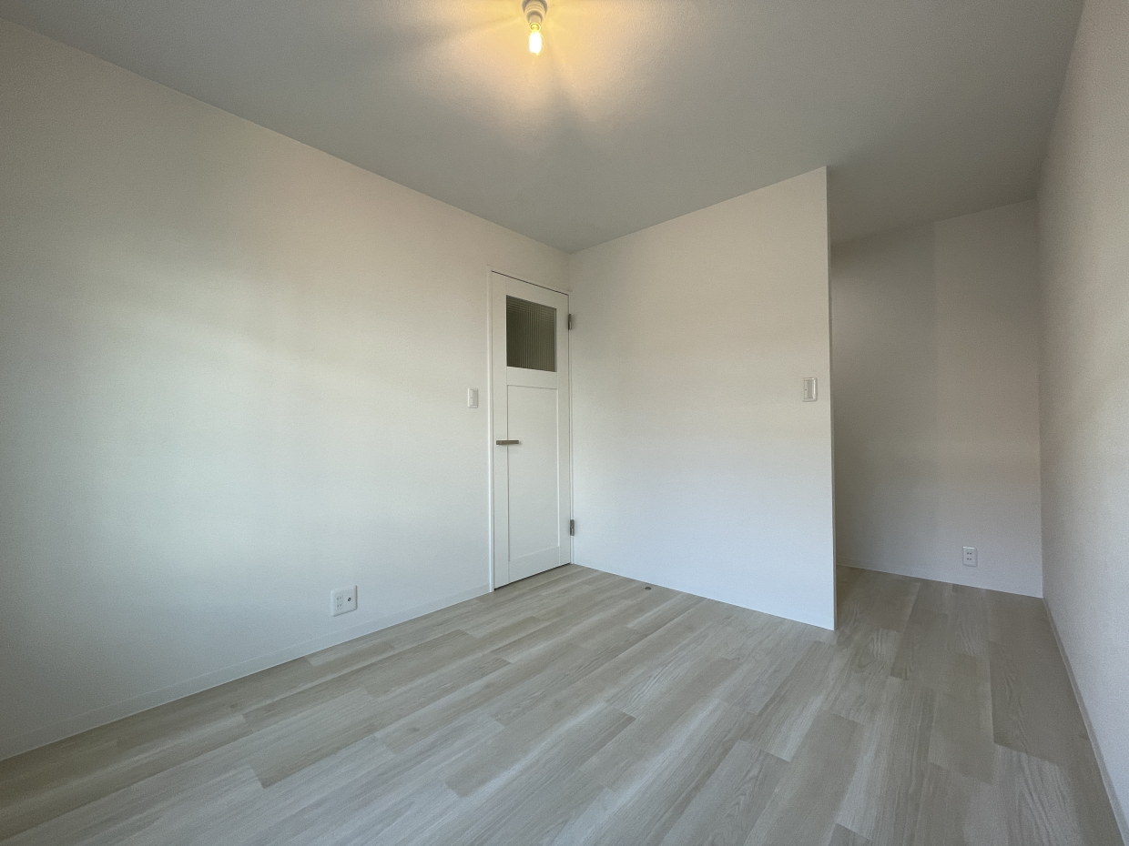 壁のむこうは&hellip;