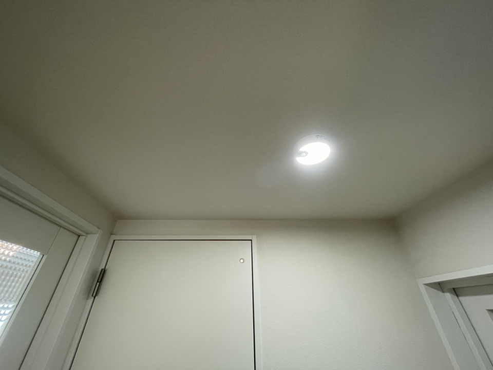 玄関はセンサーライト