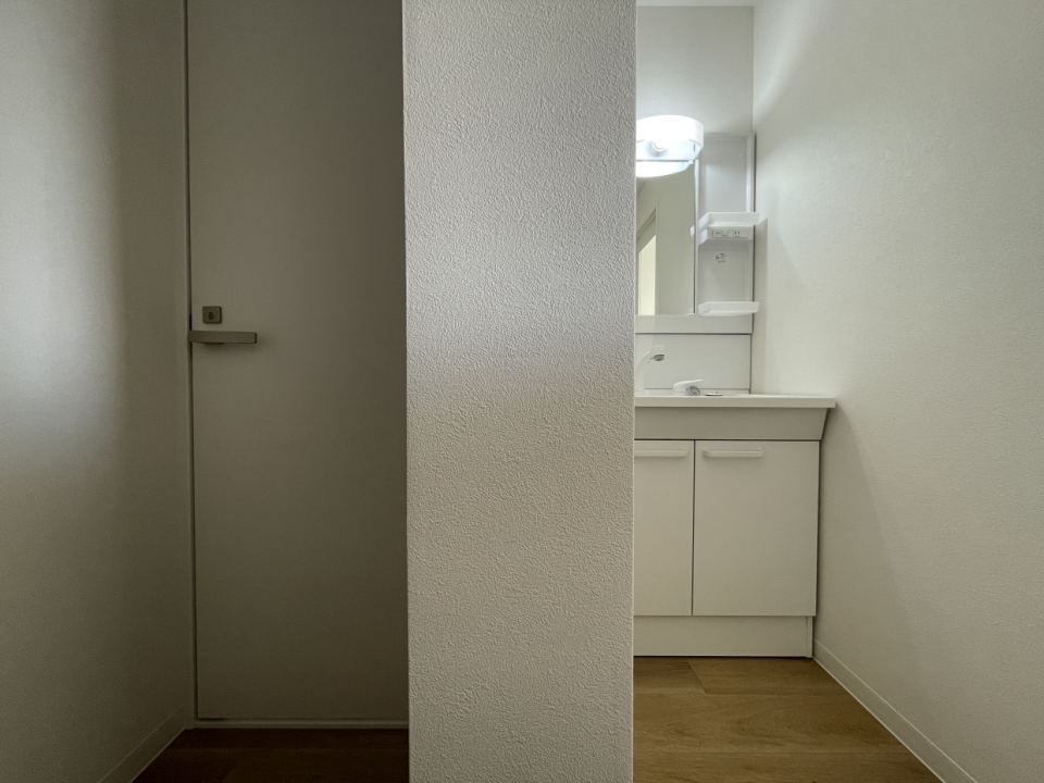 左がトイレ、右が洗面所