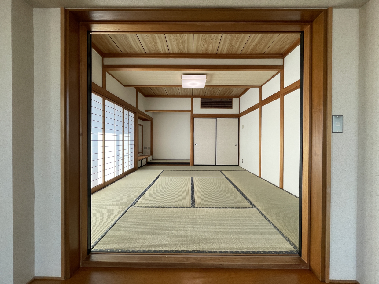 障子を開ければリビングと隣の和室を繋げて使うことも可能