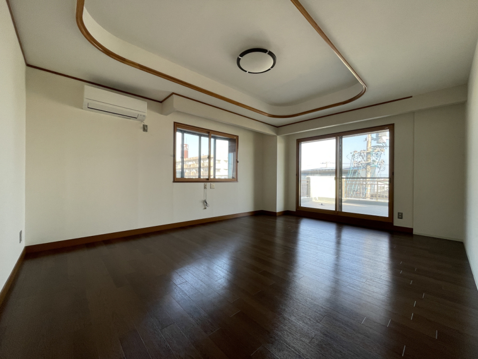 洋室も2面採光で明るい