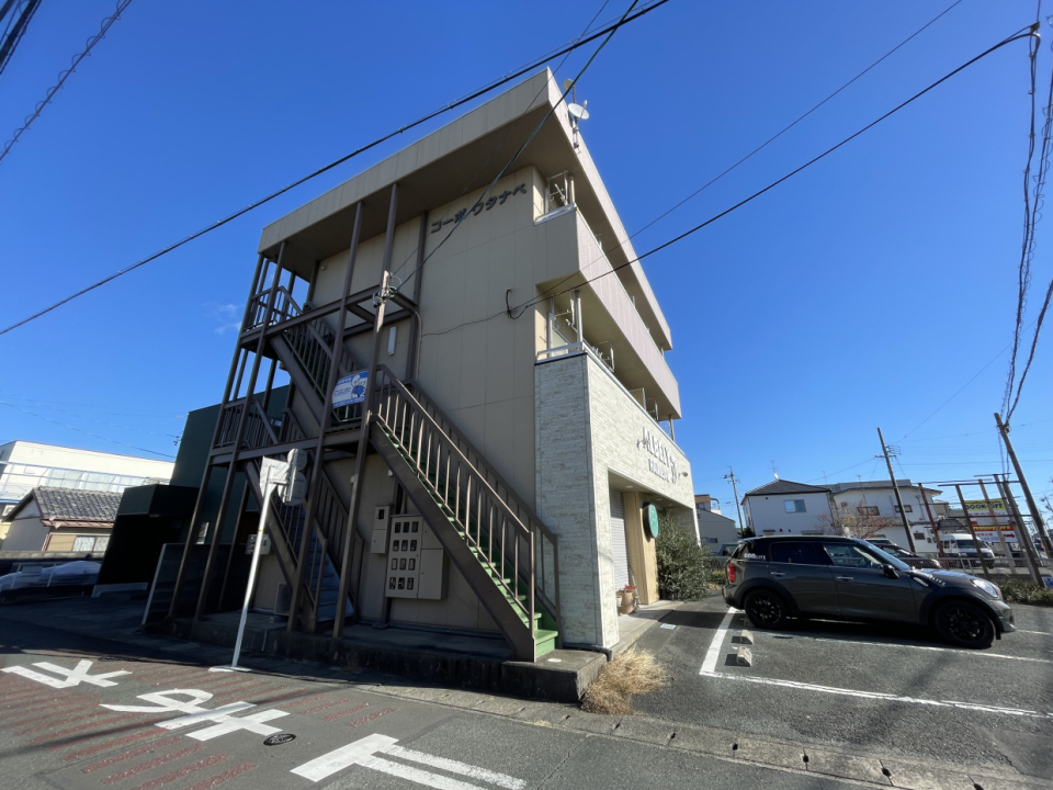 駐車場は建物前