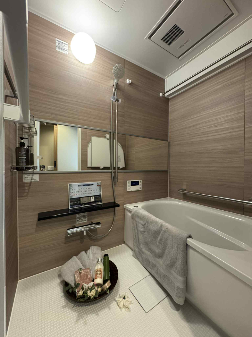 お風呂は小さめ