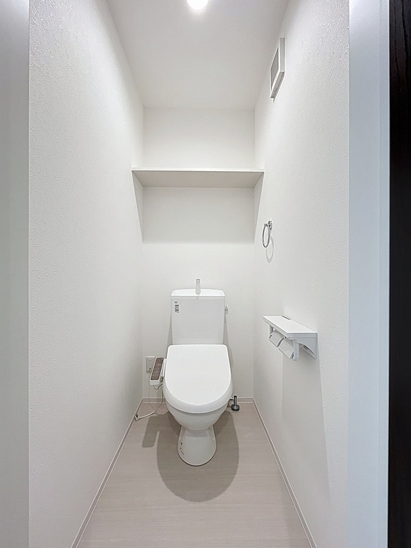 温水洗浄便座付きのトイレ