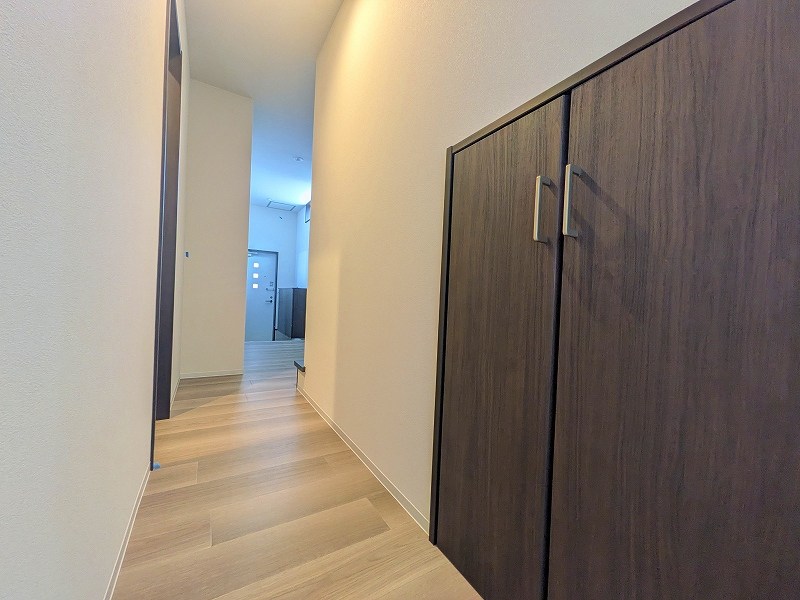 階段下収納は80㎝&times;70㎝&times;140㎝　2階にもあります。