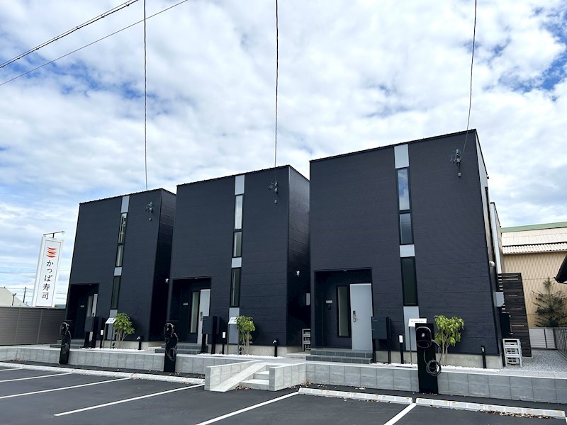 外観までも一切手を抜かないスタイリッシュなテラスハウス