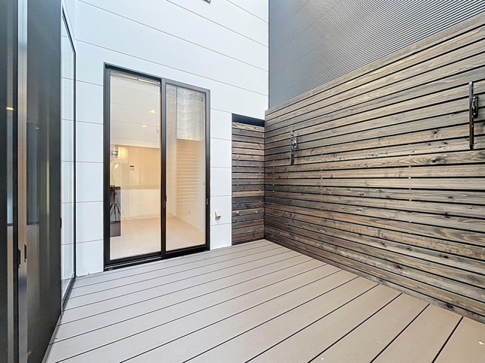 洗濯物を干すのもよし、お子様の遊び場にするのもよし