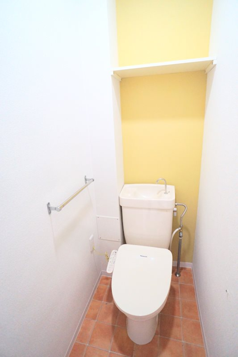 温水洗浄便座付きのトイレ