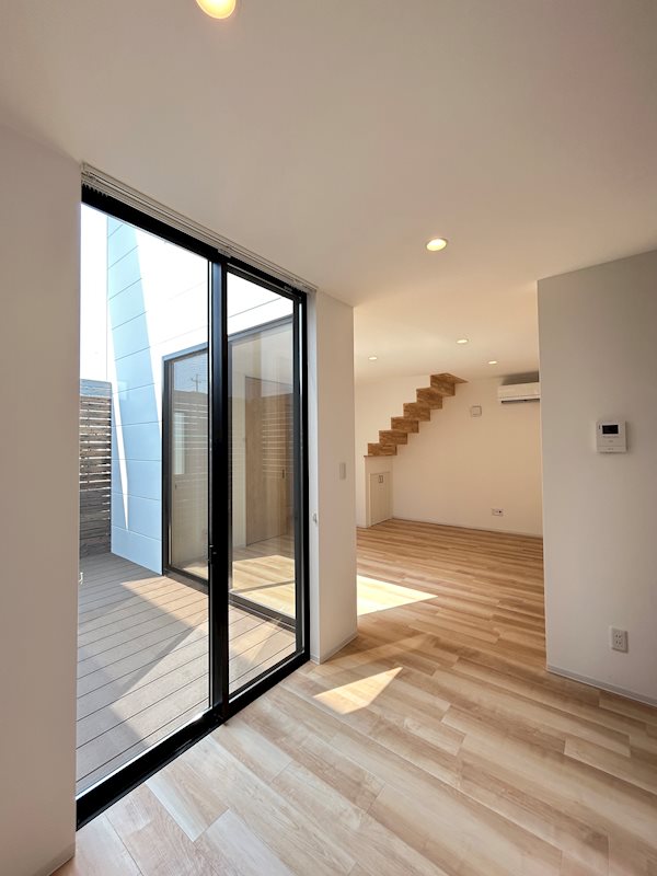 陽が差し込むお家っていいですよね