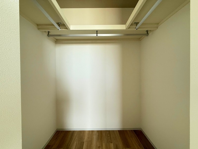 なんとウォークインクローゼット付きです...