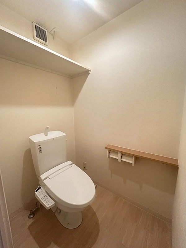 トイレ上のラックは何かと便利