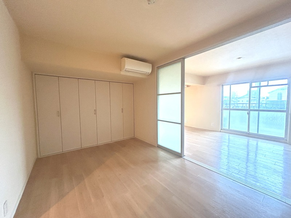 こちらは洋室7帖