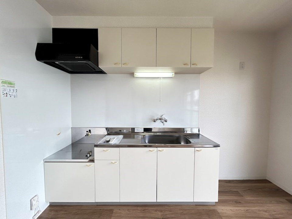 キッチンはガスコンロの用意が必要です