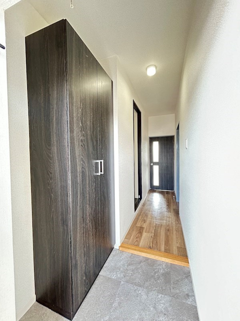 玄関スペース、クローゼット付きです