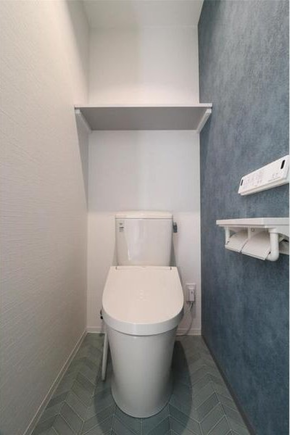 トイレの上のラックは何かと便利