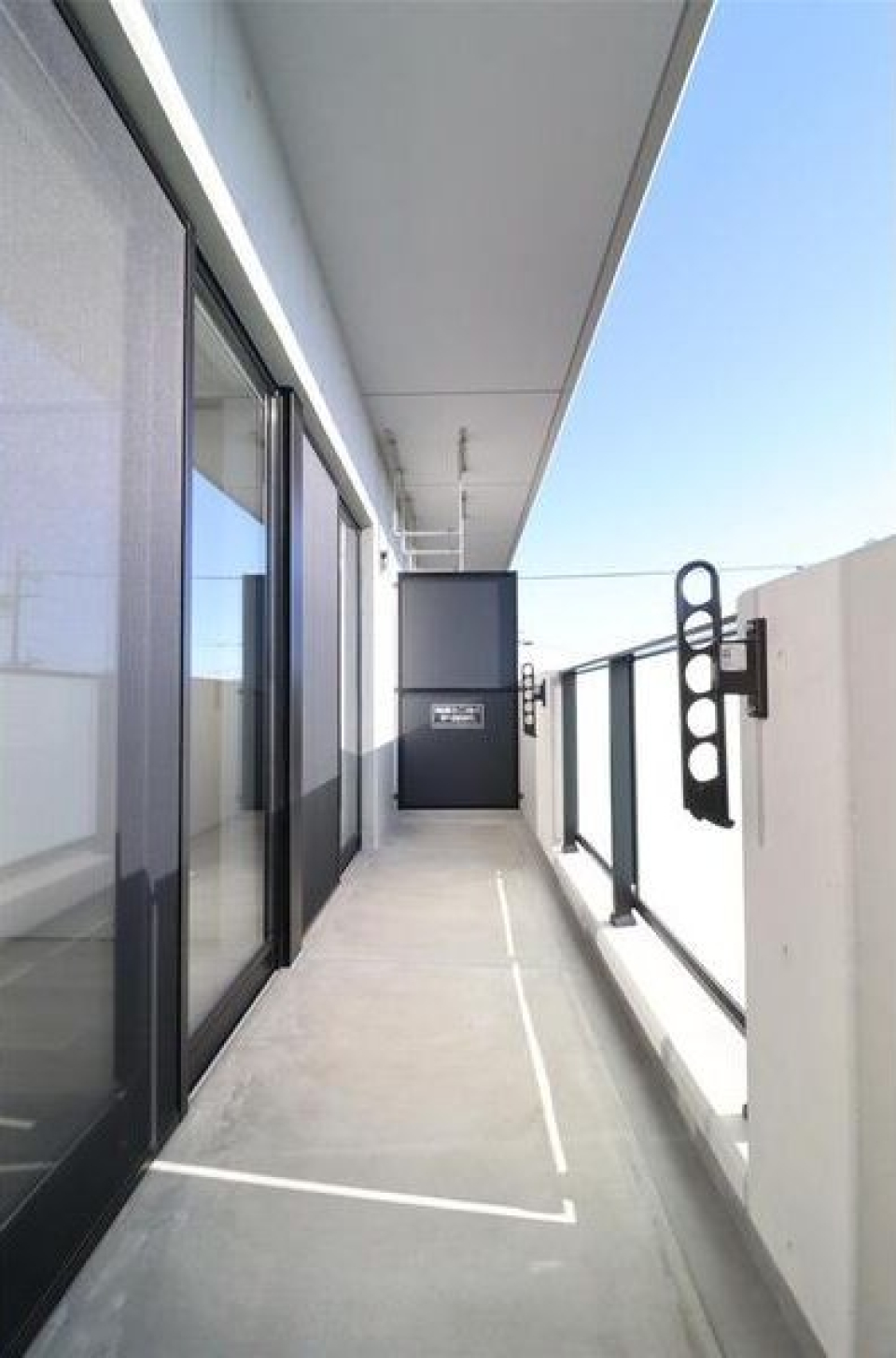 バルコニーは2部屋続きで広々