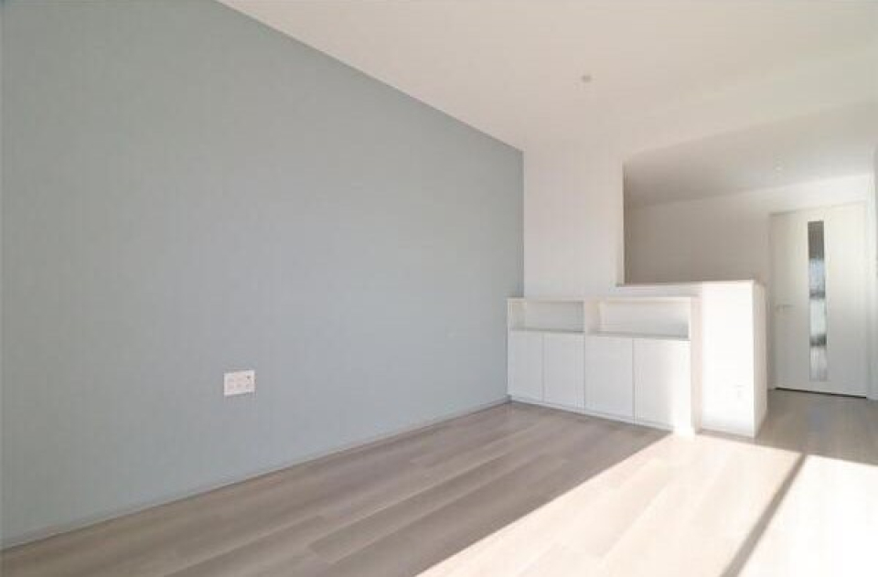 LDKは11.9帖。優しくて清潔感のある色合いがいいですね