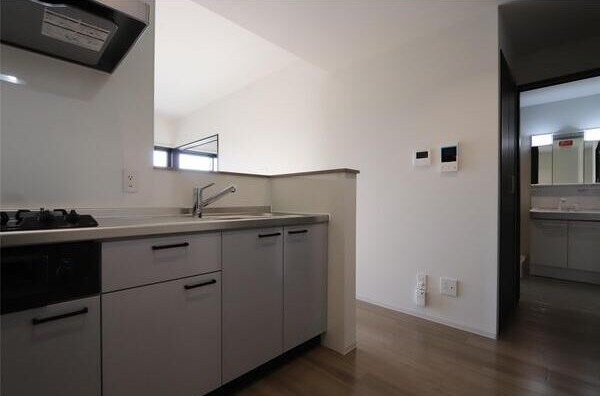 キッチンは対面式の2口ガスコンロ