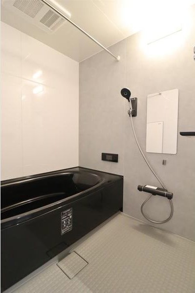 黒い浴室ってかっこいい