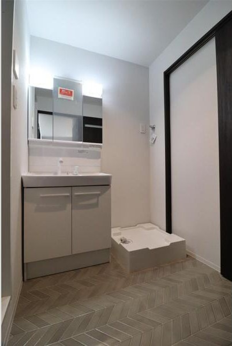 洗面スペースもゆとりのある広さ