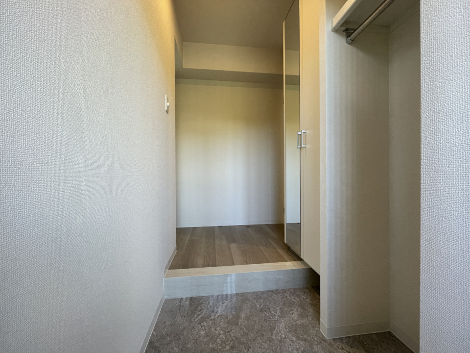 玄関は人感照明センサー